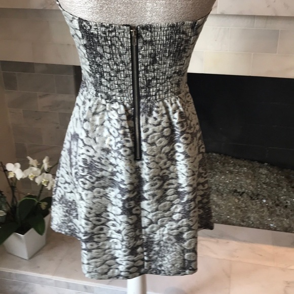 Mink Pink Jacquard Gray Leopard Strapless Mini Dress M - Picture 6 of 9